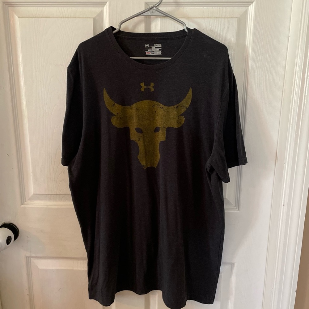 XL Under Armour tshirt